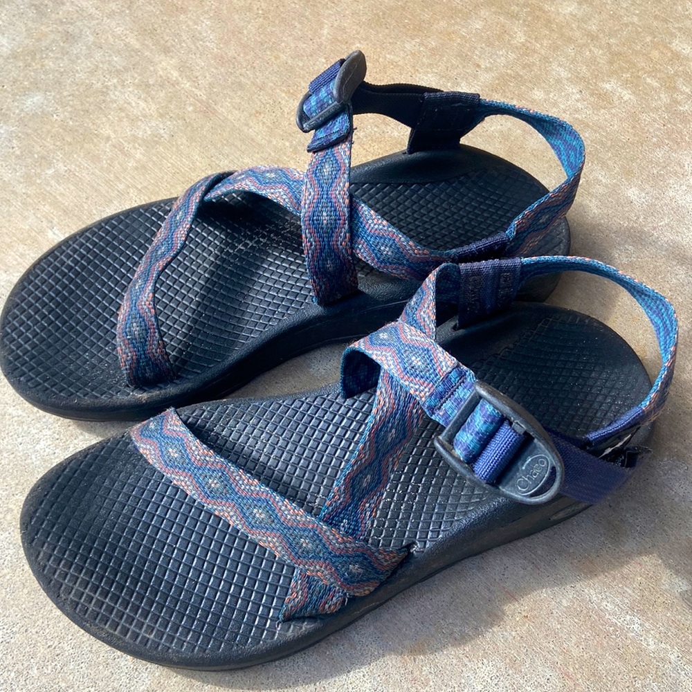 Women’s size 7 custom ordered Chaco’s. Will not find this print in stores!